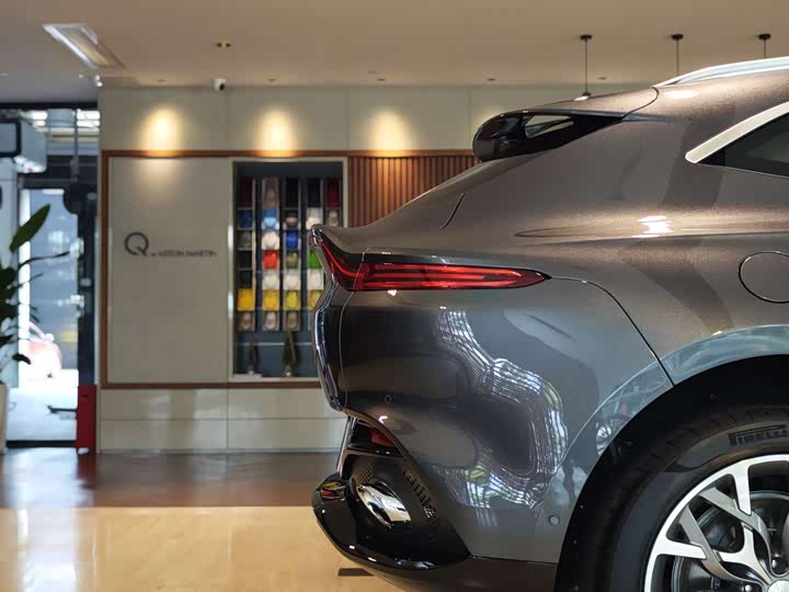 Фото 9 - Aston Martin DBX