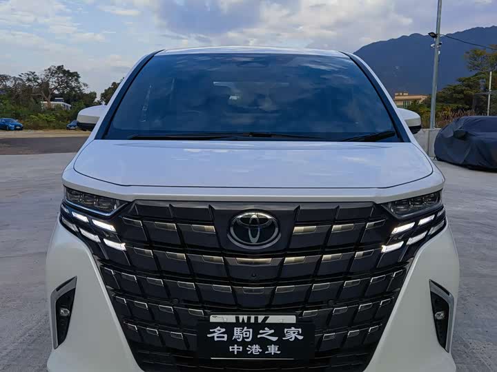 Фото 1 - Toyota Alphard