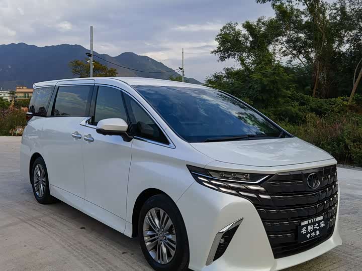 Фото 2 - Toyota Alphard