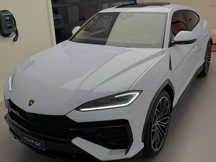 Фото 1 - Lamborghini Urus SE