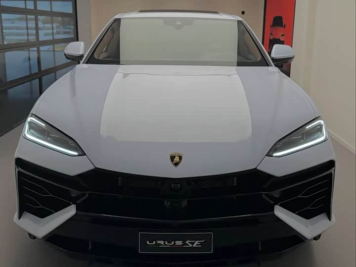 Фото 2 - Lamborghini Urus SE