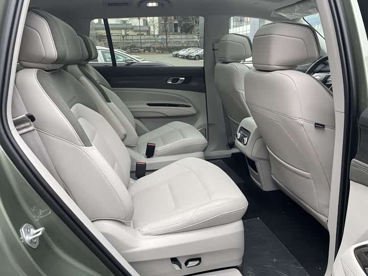 Фото 13 - Ford Equator Hybrid