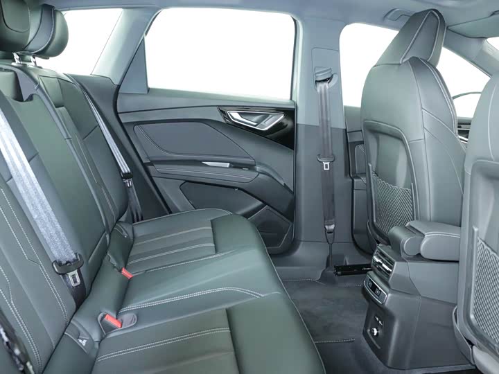 Фото 8 - Audi Q4 e-tron