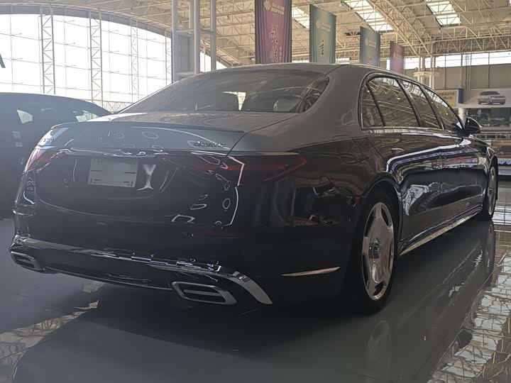 Photo 8 - Mercedes-Benz S-Class