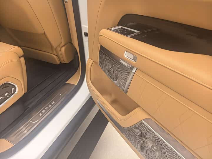 Фото 7 - Zeekr 9X