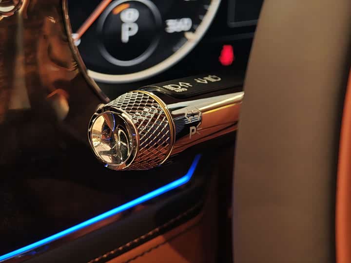 Фото 12 - Bentley Flying Spur