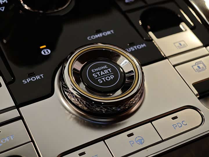 Фото 13 - Bentley Flying Spur