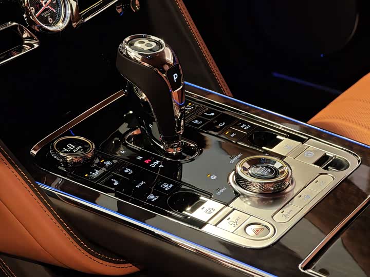 Фото 14 - Bentley Flying Spur