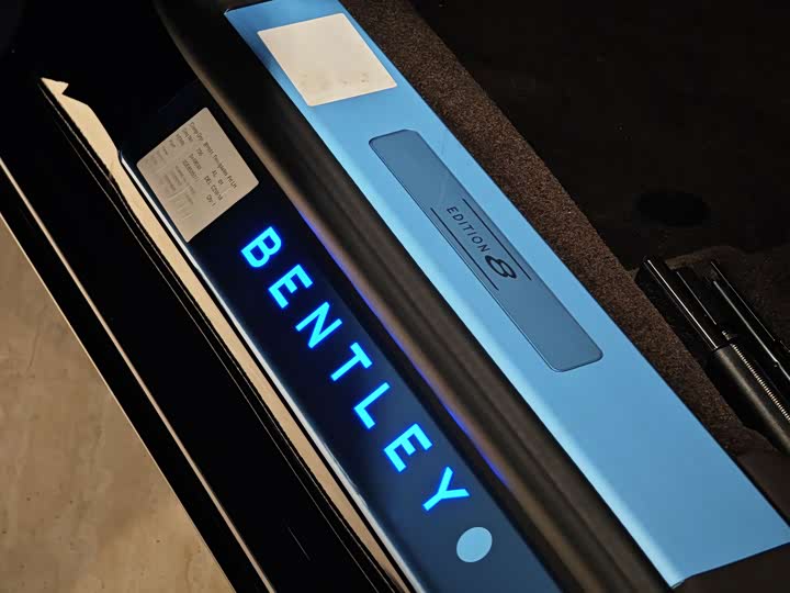 Фото 16 - Bentley Flying Spur