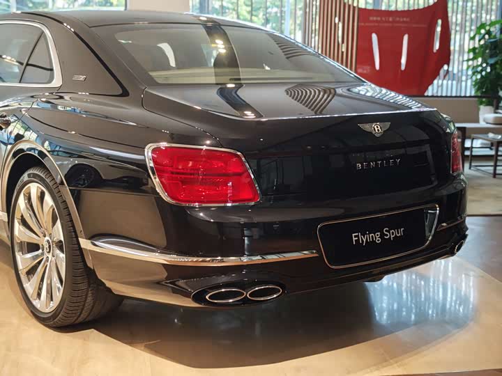 Фото 2 - Bentley Flying Spur
