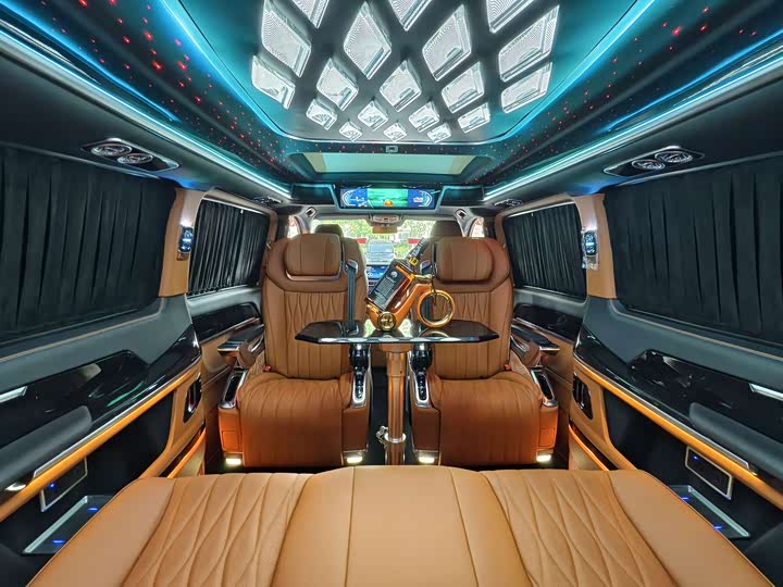 Фото 7 - Mercedes-Benz V-Class