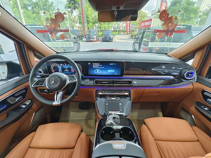 Фото 8 - Mercedes-Benz V-Class