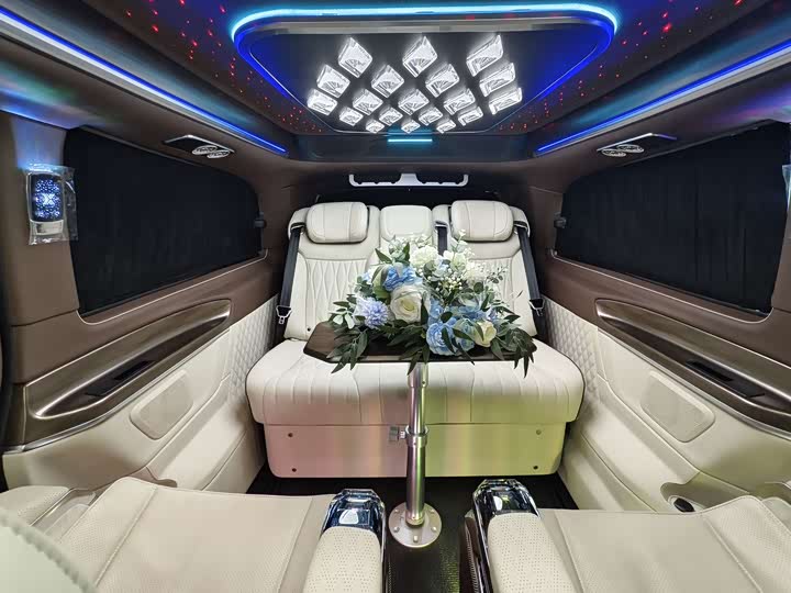 Фото 9 - Mercedes-Benz V-Class