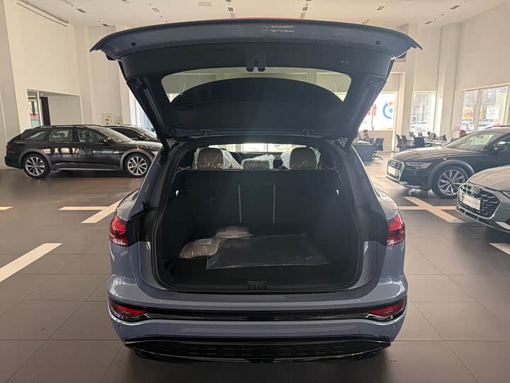 Фото 7 - Audi Q6L e-tron