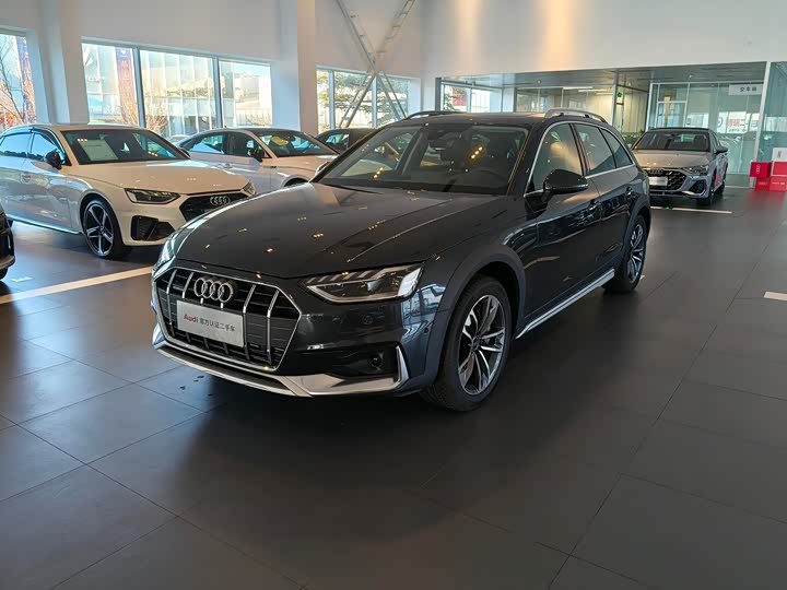 Фото 1 - Audi A4