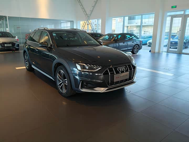 Фото 4 - Audi A4