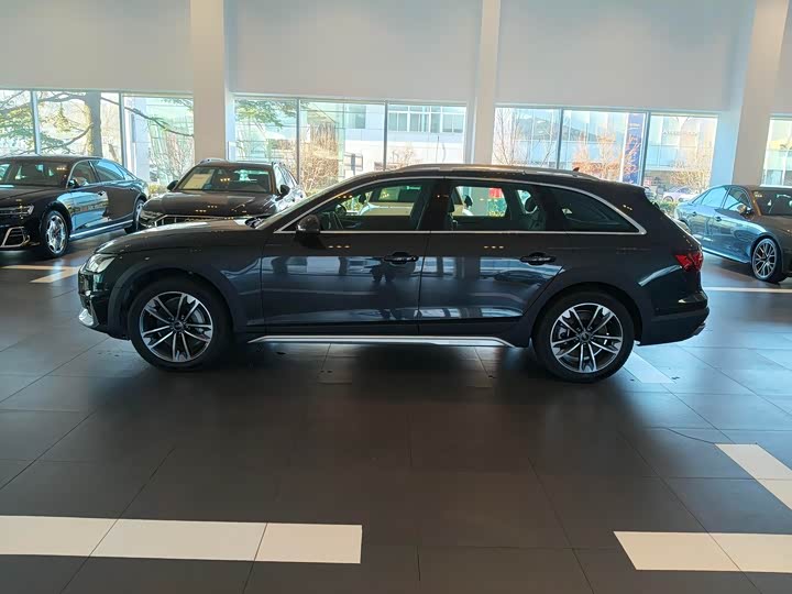 Фото 5 - Audi A4