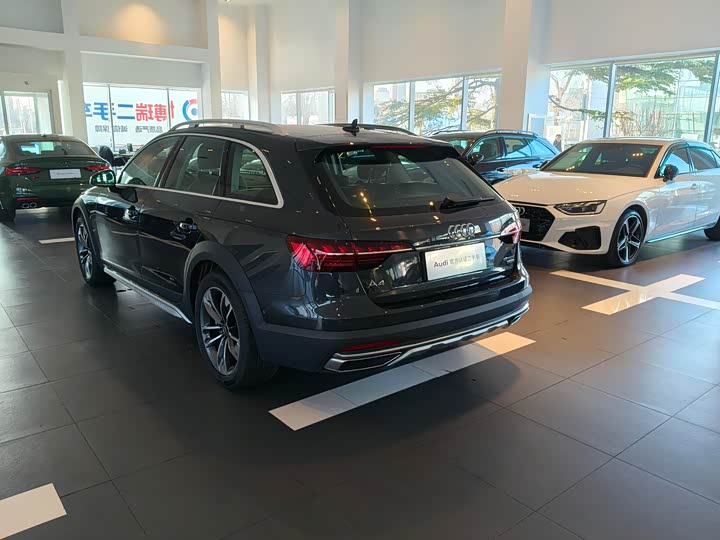 Фото 6 - Audi A4