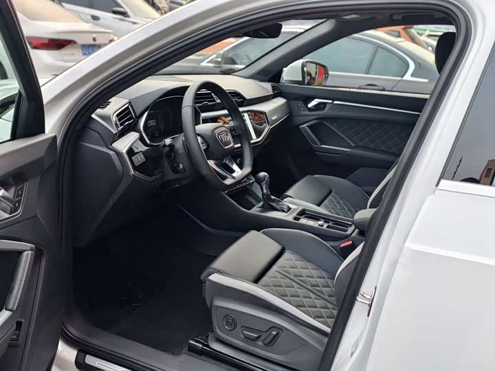 Фото 7 - Audi Q3