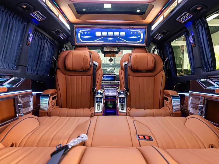 Фото 10 - Mercedes-Benz V-Class