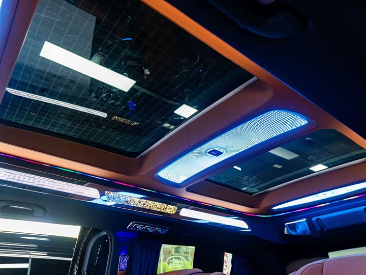 Фото 9 - Mercedes-Benz V-Class