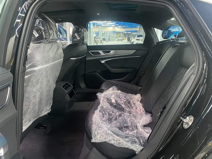 Фото 5 - Audi A6L