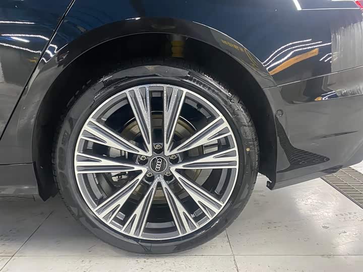 Фото 6 - Audi A6L