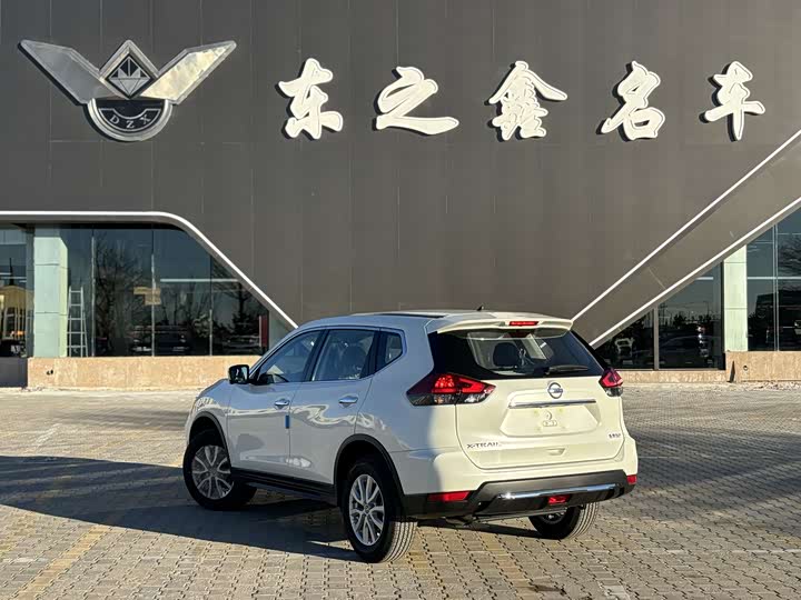 Фото 9 - Nissan X-Trail