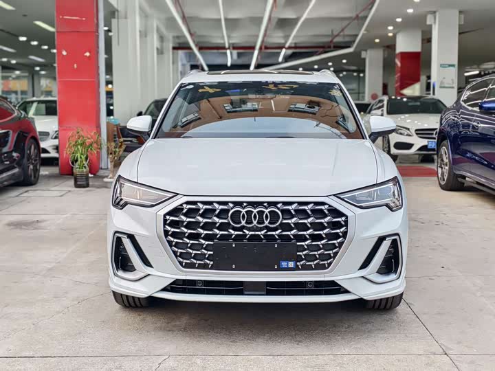 Фото 2 - Audi Q3