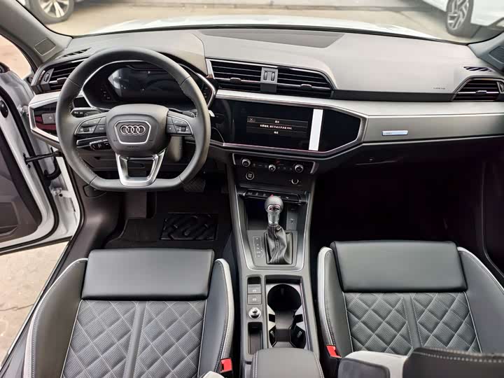 Фото 8 - Audi Q3