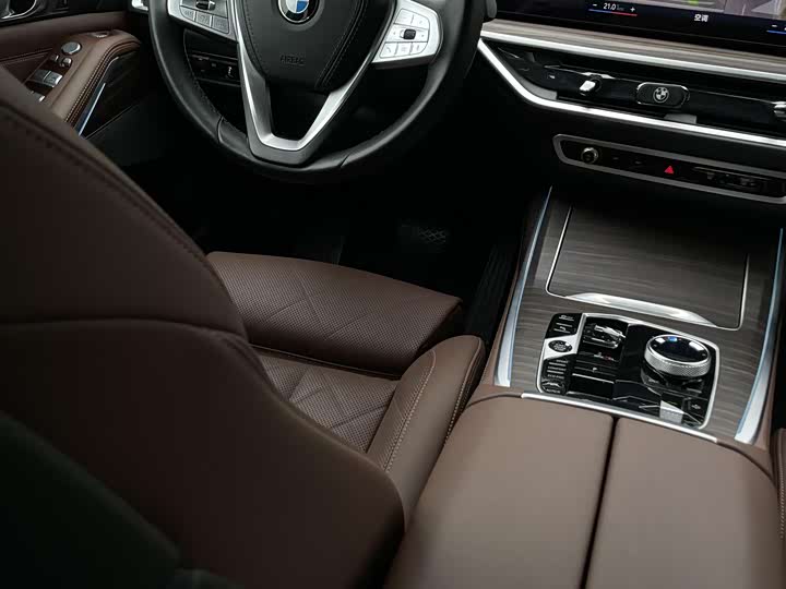 Фото 13 - BMW X7