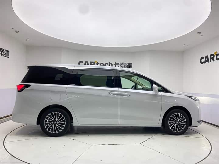 Фото 5 - Buick GL8 Hybrid