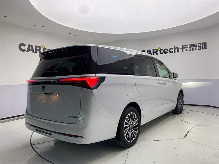 Фото 6 - Buick GL8 Hybrid