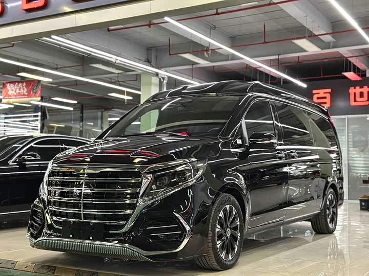 Photo 2 - Mercedes-Benz V-Class