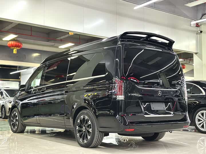 Photo 4 - Mercedes-Benz V-Class
