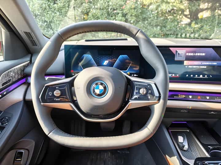 Photo 8 - BMW i5