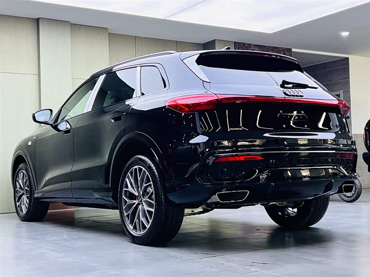 Фото 6 - Audi Q5L