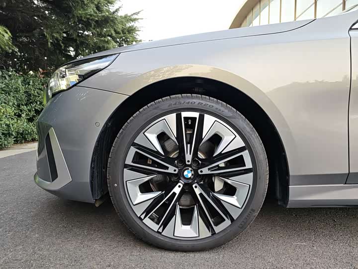 Фото 20 - BMW 5 Series