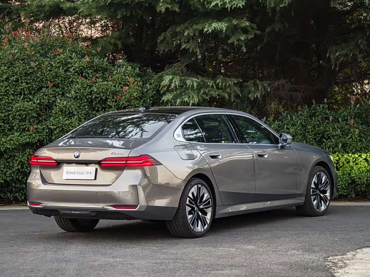 Фото 3 - BMW 5 Series