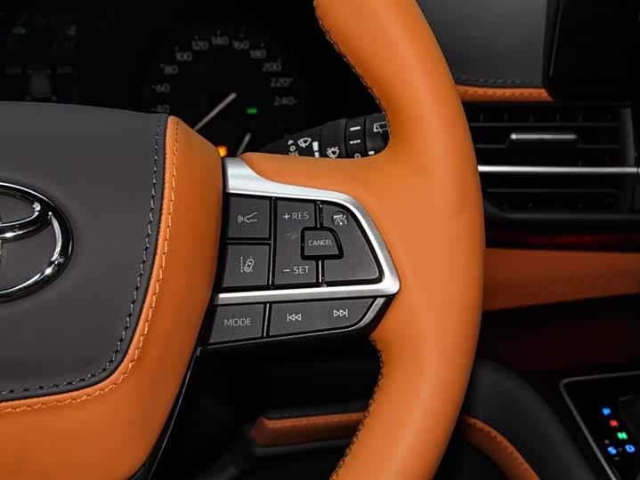 Фото 10 - Toyota Granvia