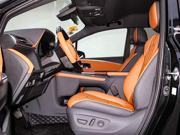 Фото 11 - Toyota Granvia