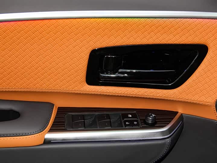 Фото 13 - Toyota Granvia