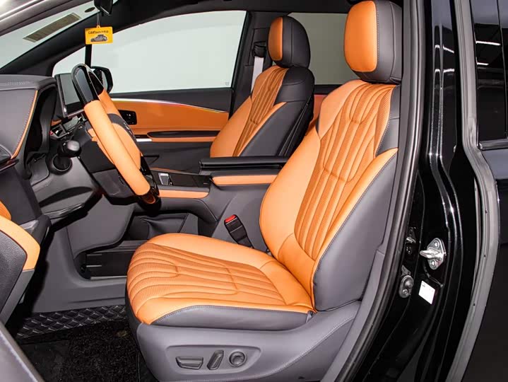 Фото 14 - Toyota Granvia