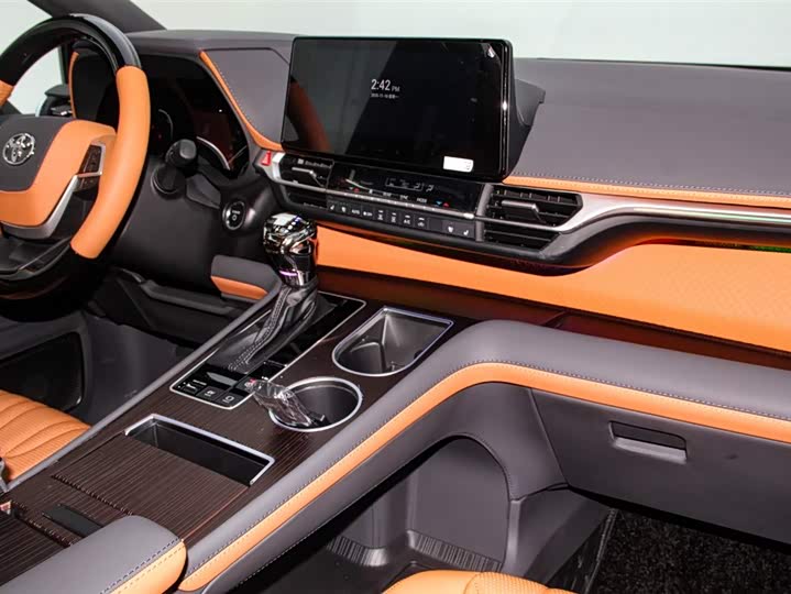 Фото 21 - Toyota Granvia