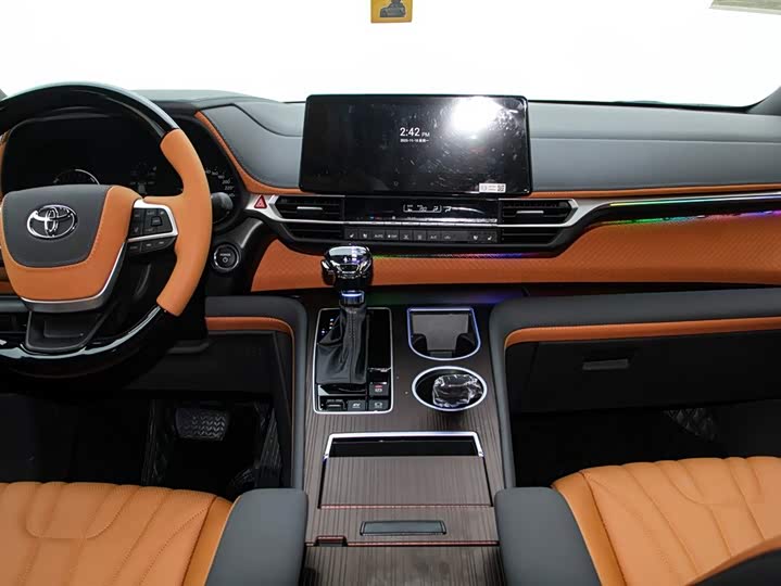 Фото 23 - Toyota Granvia