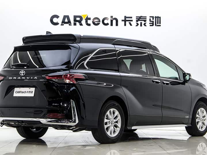 Фото 6 - Toyota Granvia