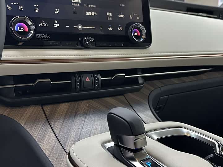 Фото 7 - Lexus LM