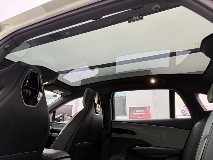 Фото 9 - Hongqi EH7