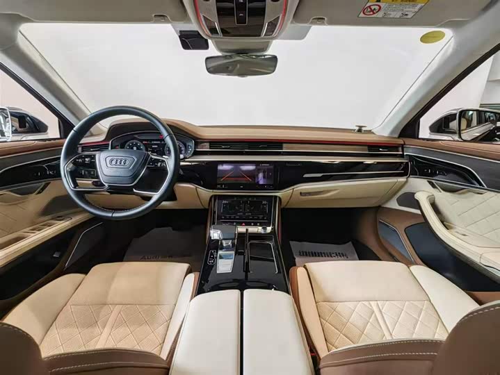 Фото 2 - Audi A8