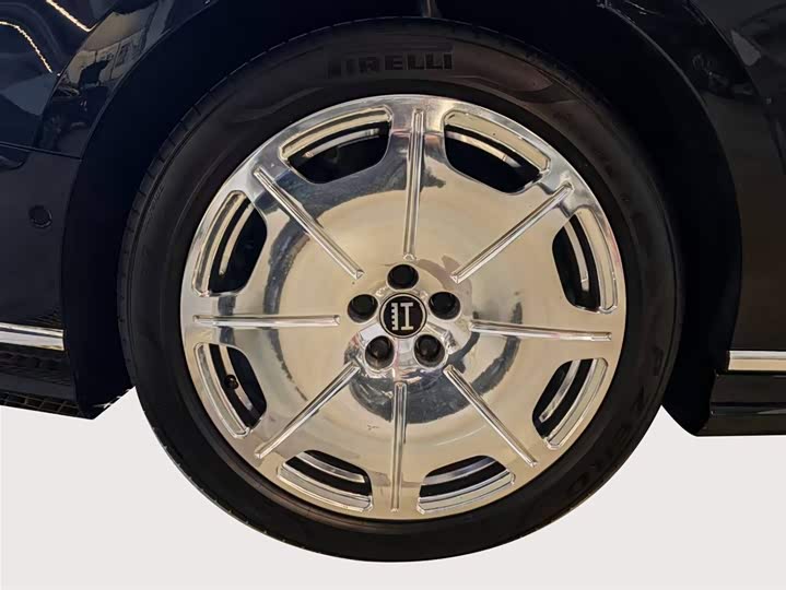 Фото 9 - Audi A8